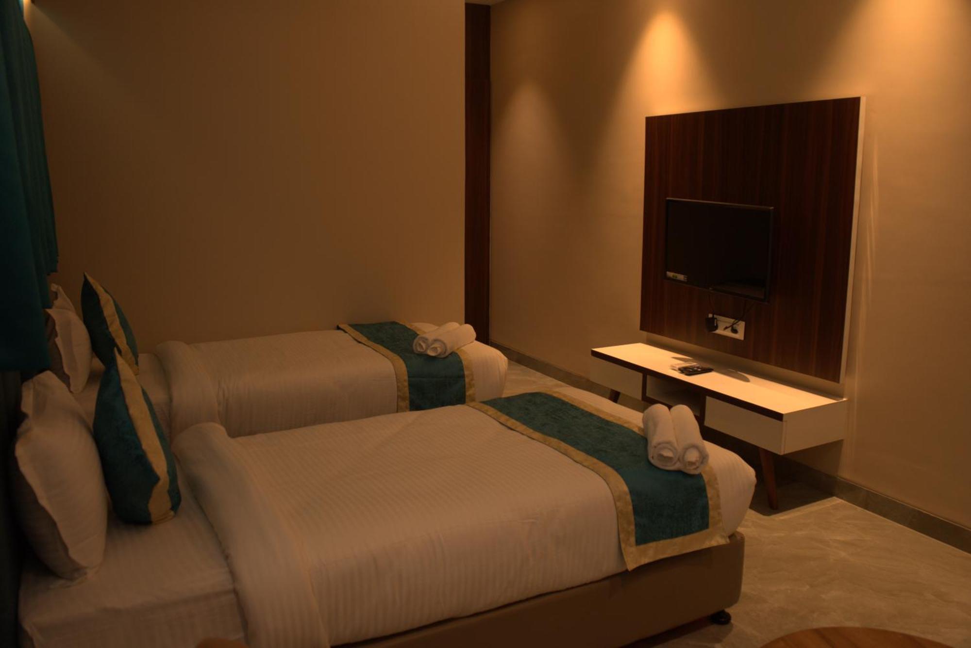 Hotel Tanisha Kishanganj Bagian luar foto